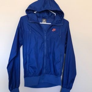 Women’s Hooded Nike Windbreaker, size medium
